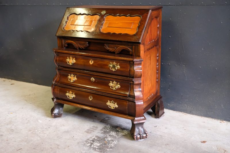 A Cape yellow wood and stinkwood bureau 18th century, 18th century - detail 2