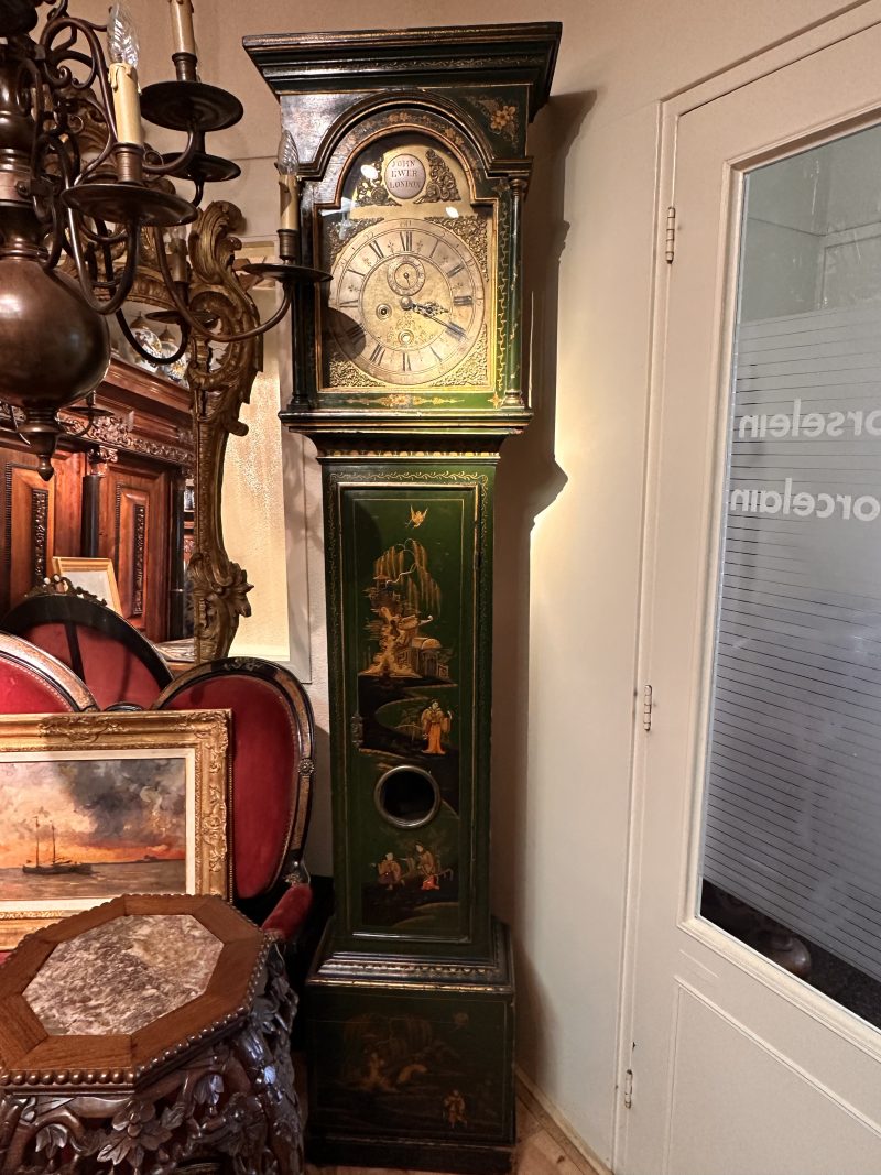 A George II green and gilt japanned longcase clock John Ewer London, circa 1715 - detail 12