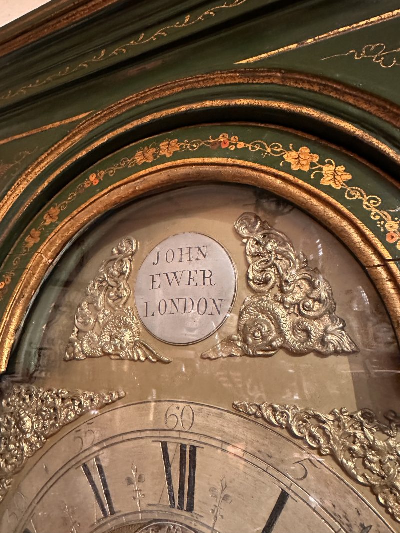 A George II green and gilt japanned longcase clock John Ewer London, circa 1715 - detail 6