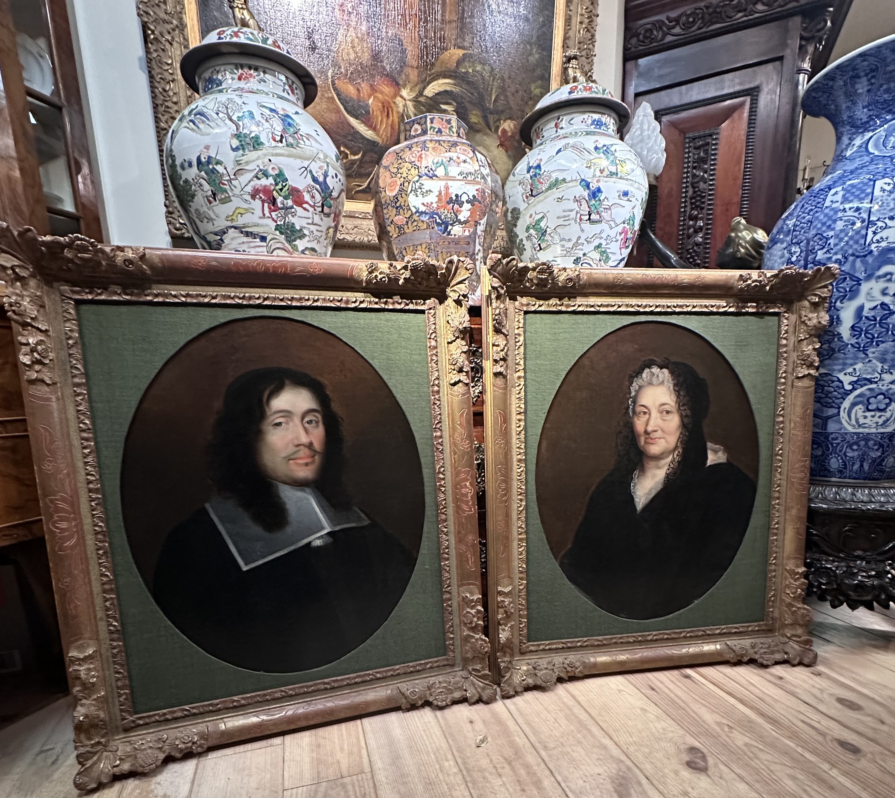 Portraits Dutch 19th century - pair antique portraits oval shaped nicely framed - oil on canvas