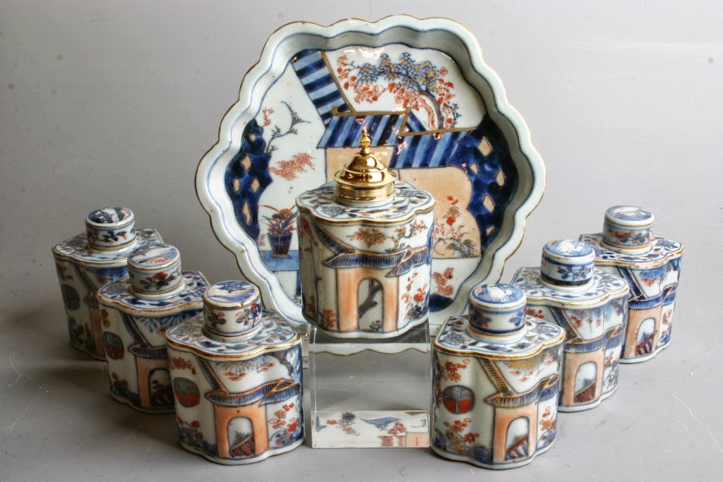 Chinese Imari set of canisters on tray