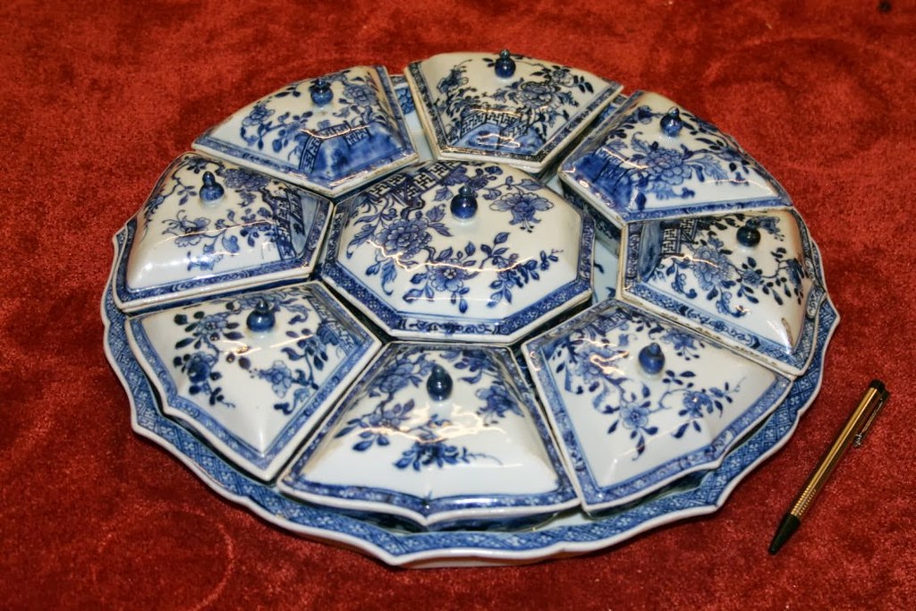Chinese Export Set of Tureens on Underdish 18th Century