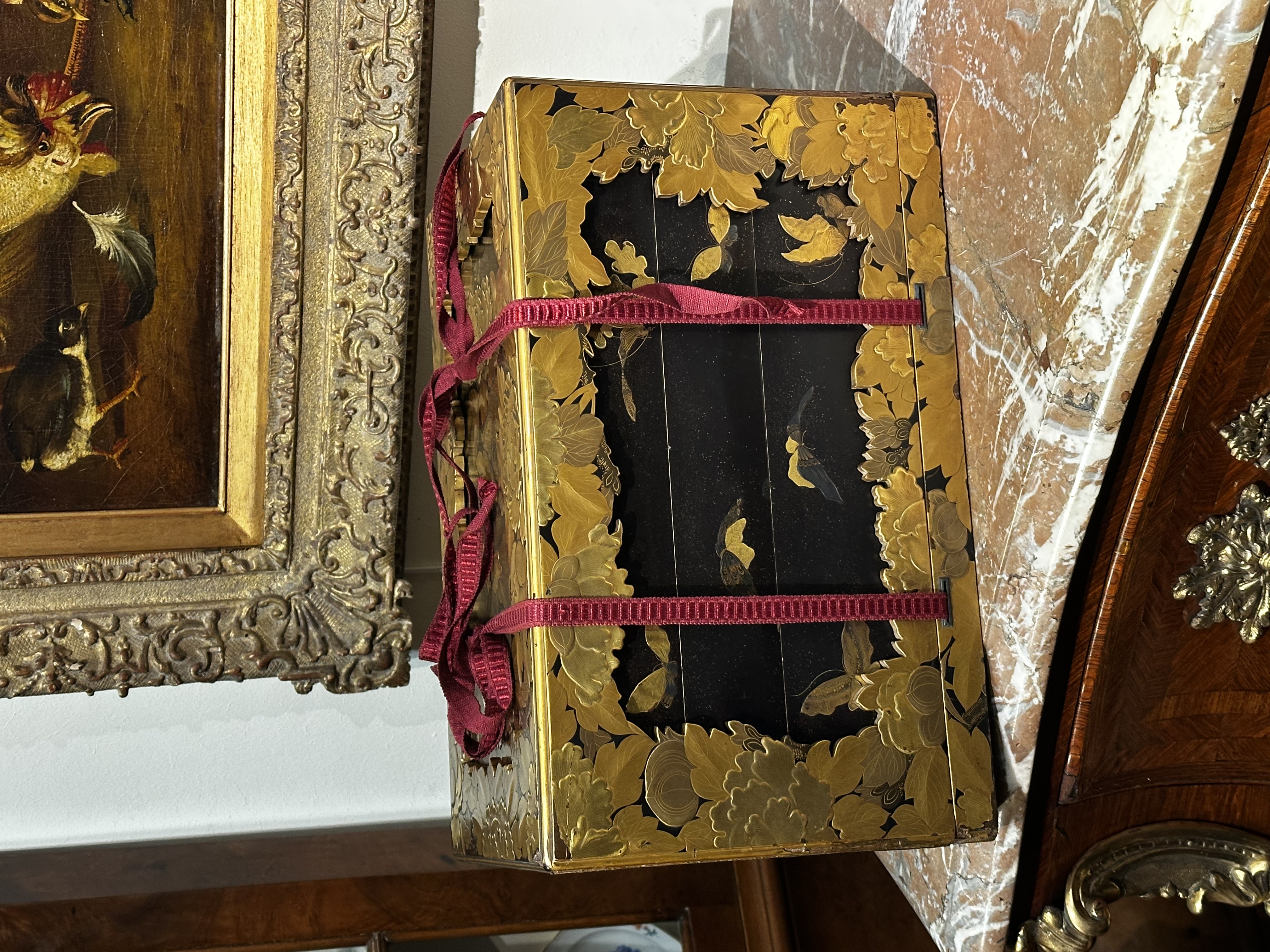 A japanese lacquer box (Edo period 1600 - 1868 ) 