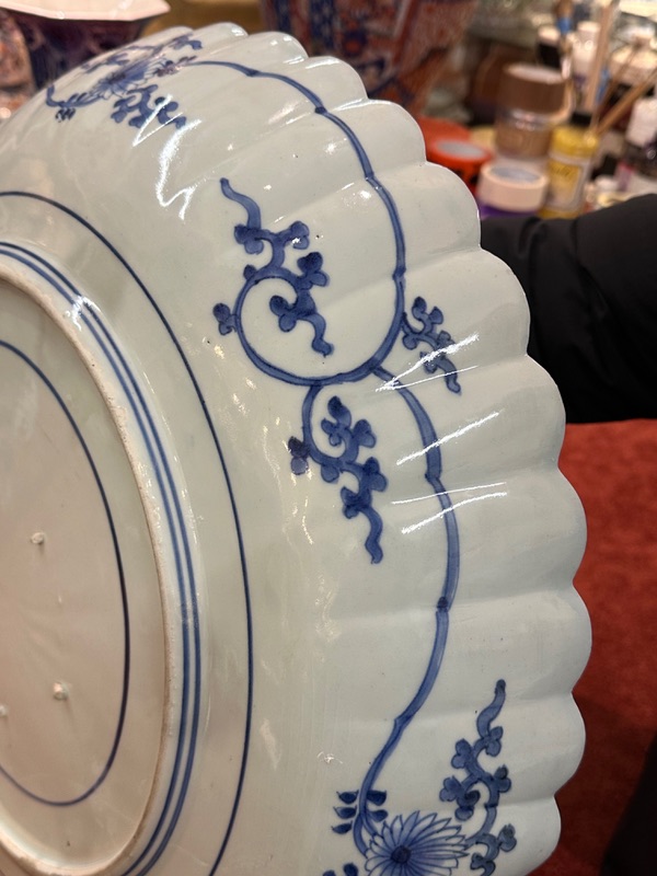 Rare XL Arita bowl in Kakiemin style 17th Century - Detail