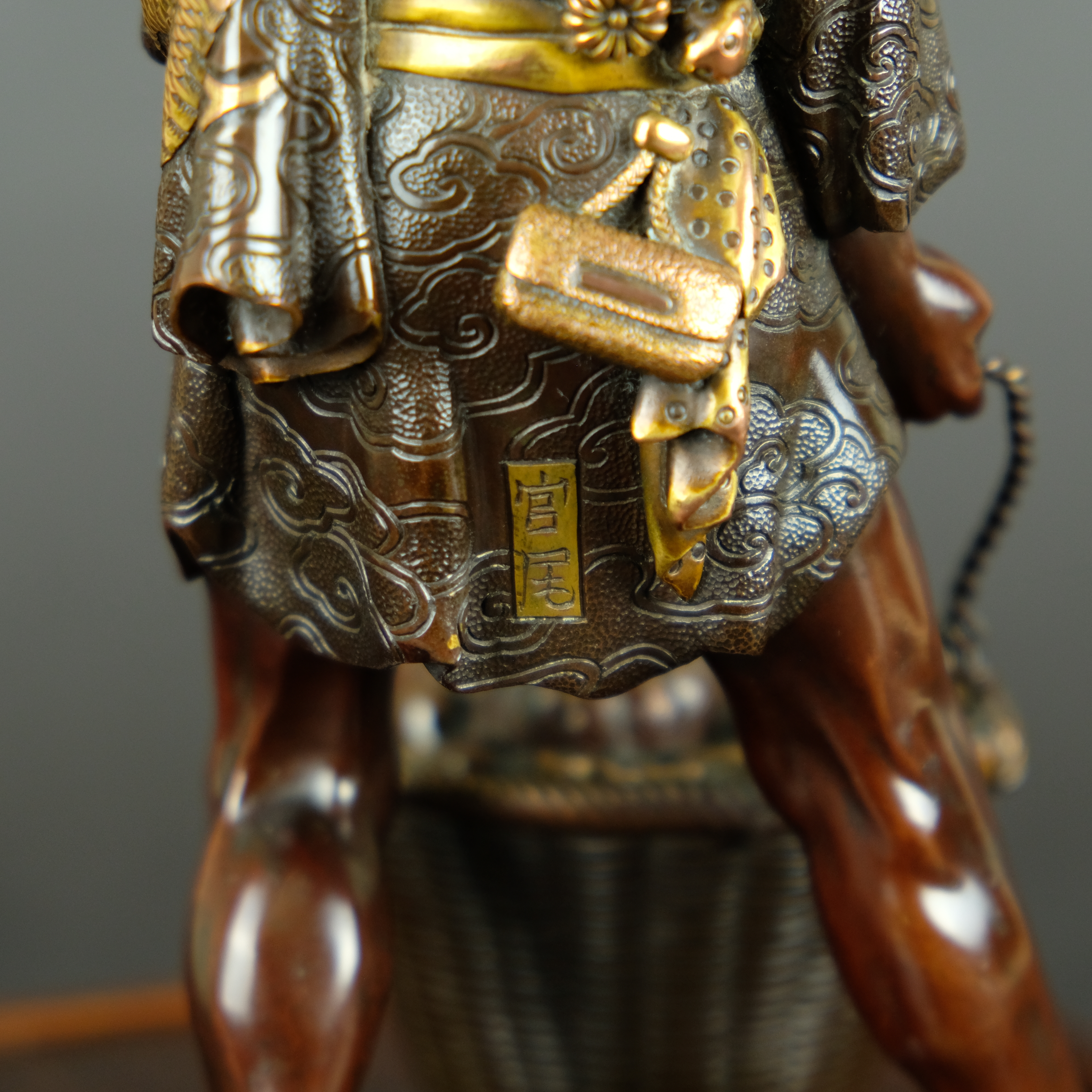 Miyao bronze figure of a vegetable salesman  - Detail