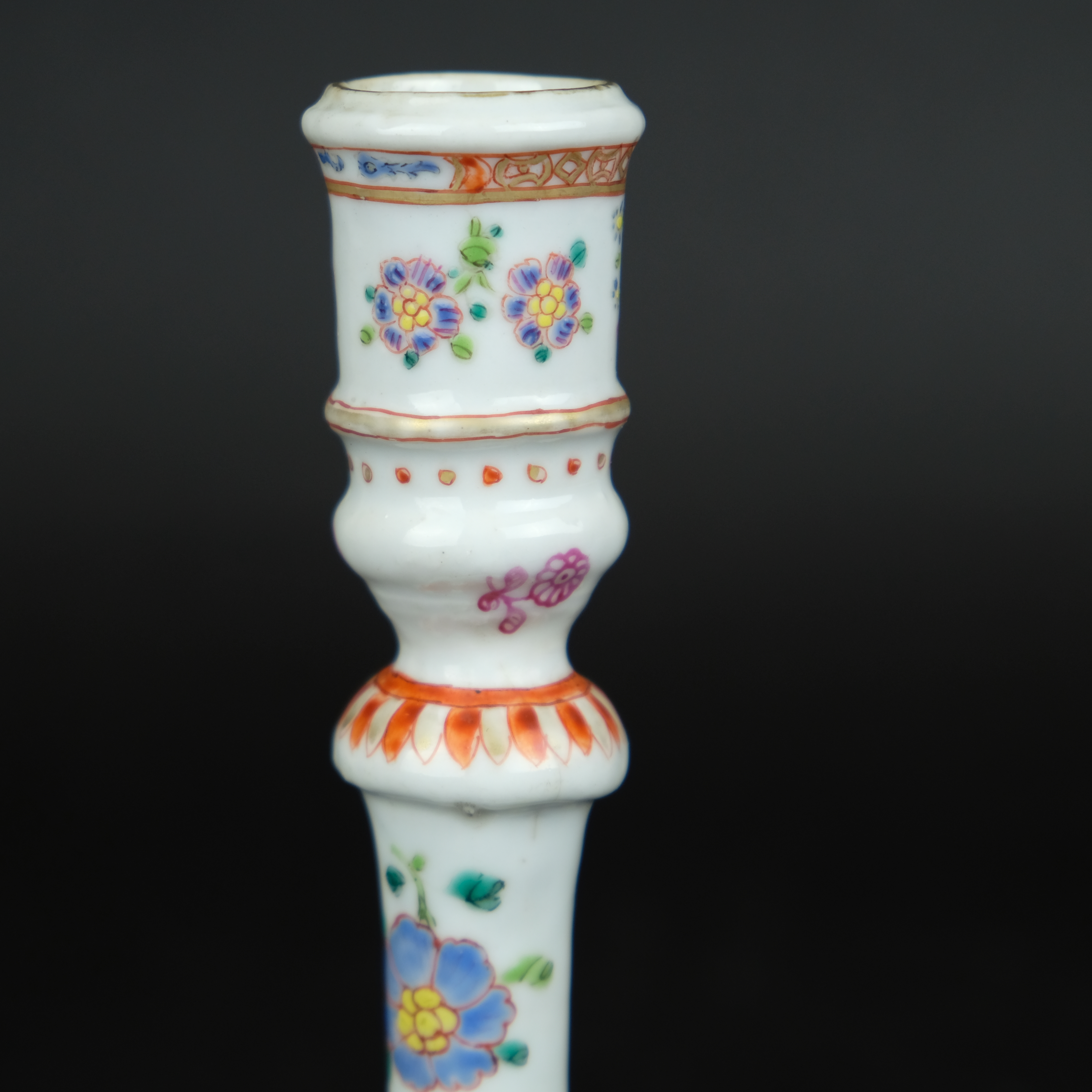 Famille Rose candle stick 18th century - Detail