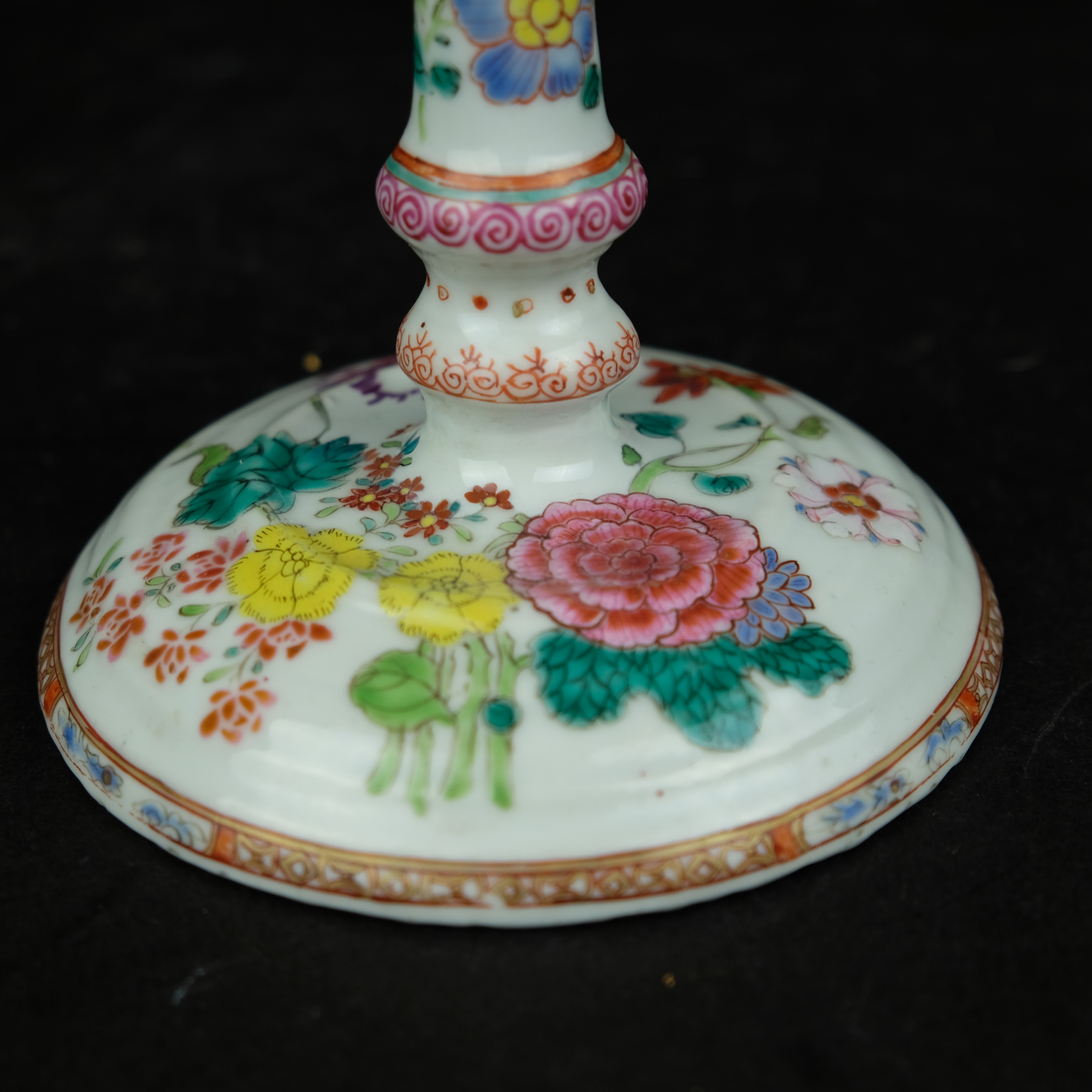 Famille Rose candle stick 18th century - Detail