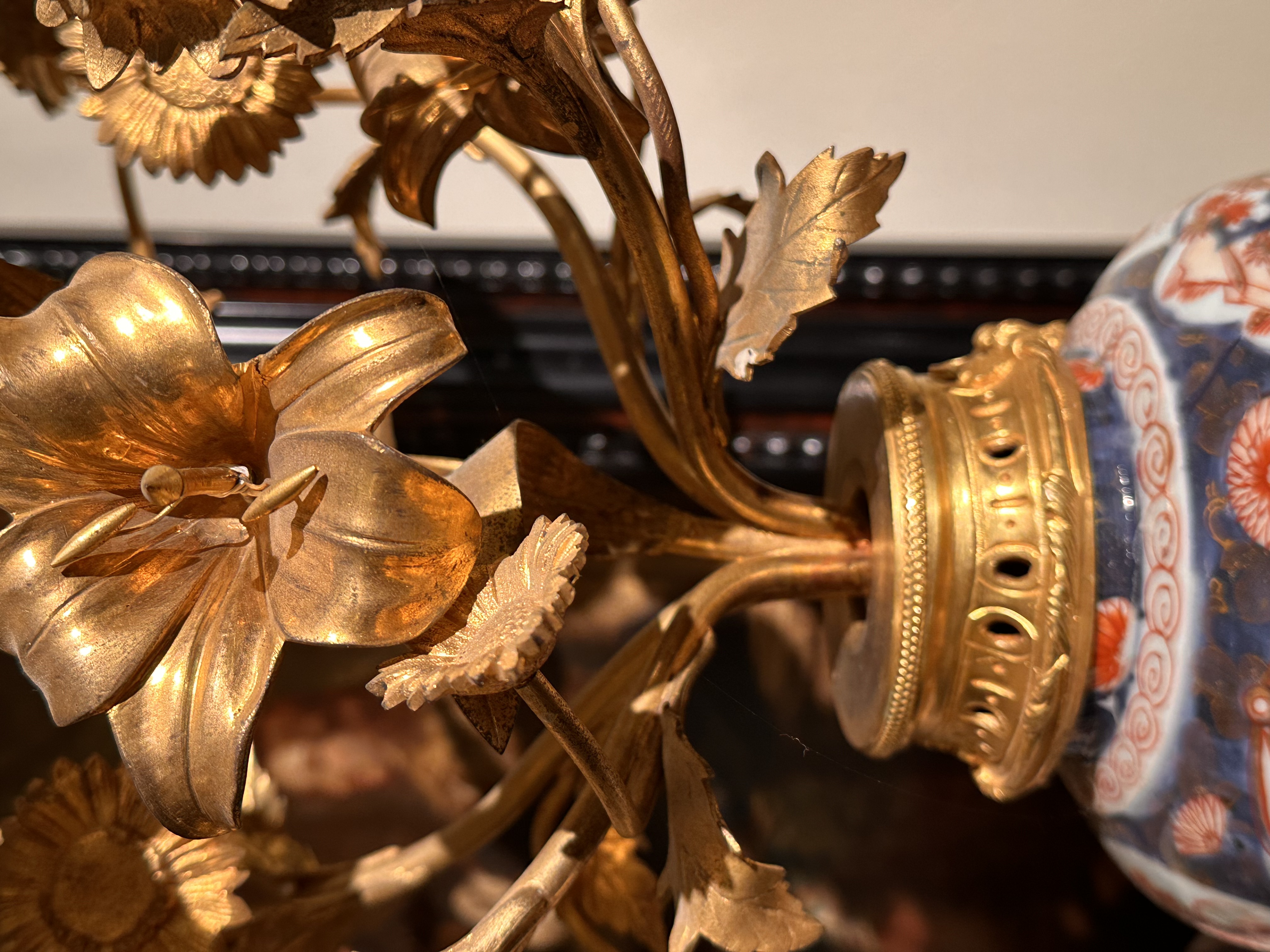 Japanese Imari 18th century gilt mounted flower vases - Detail