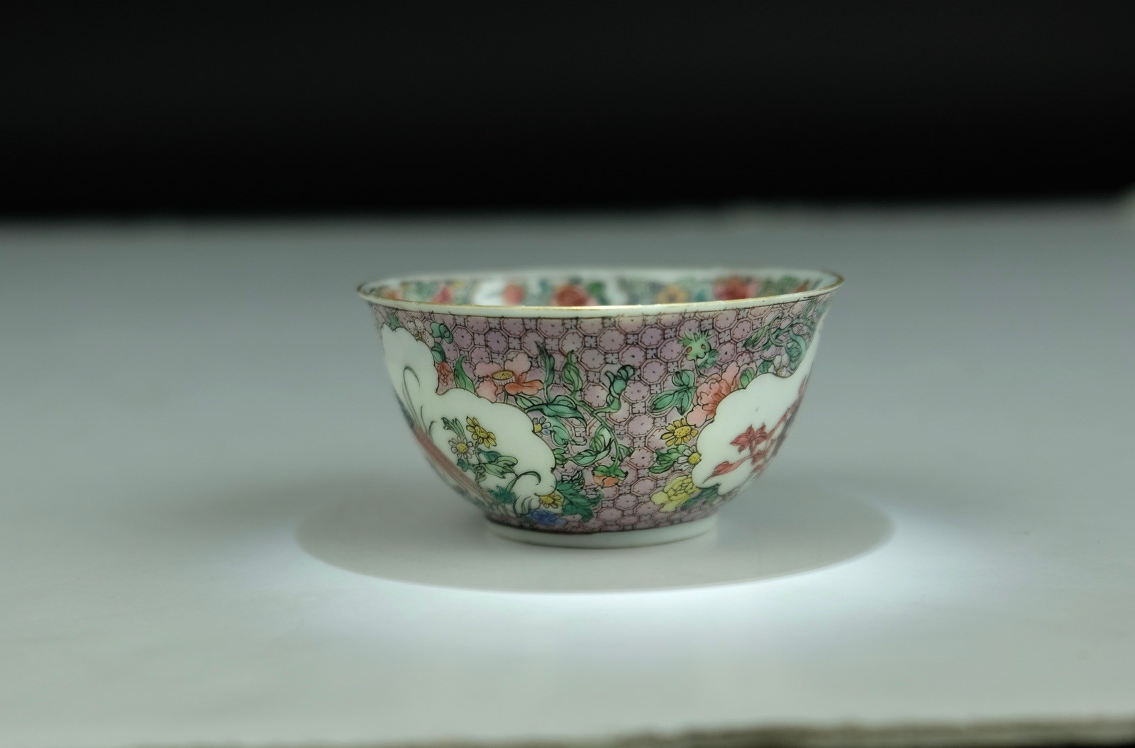 Chinese porcelain cup, yongzheng 1723-1735 - Detail