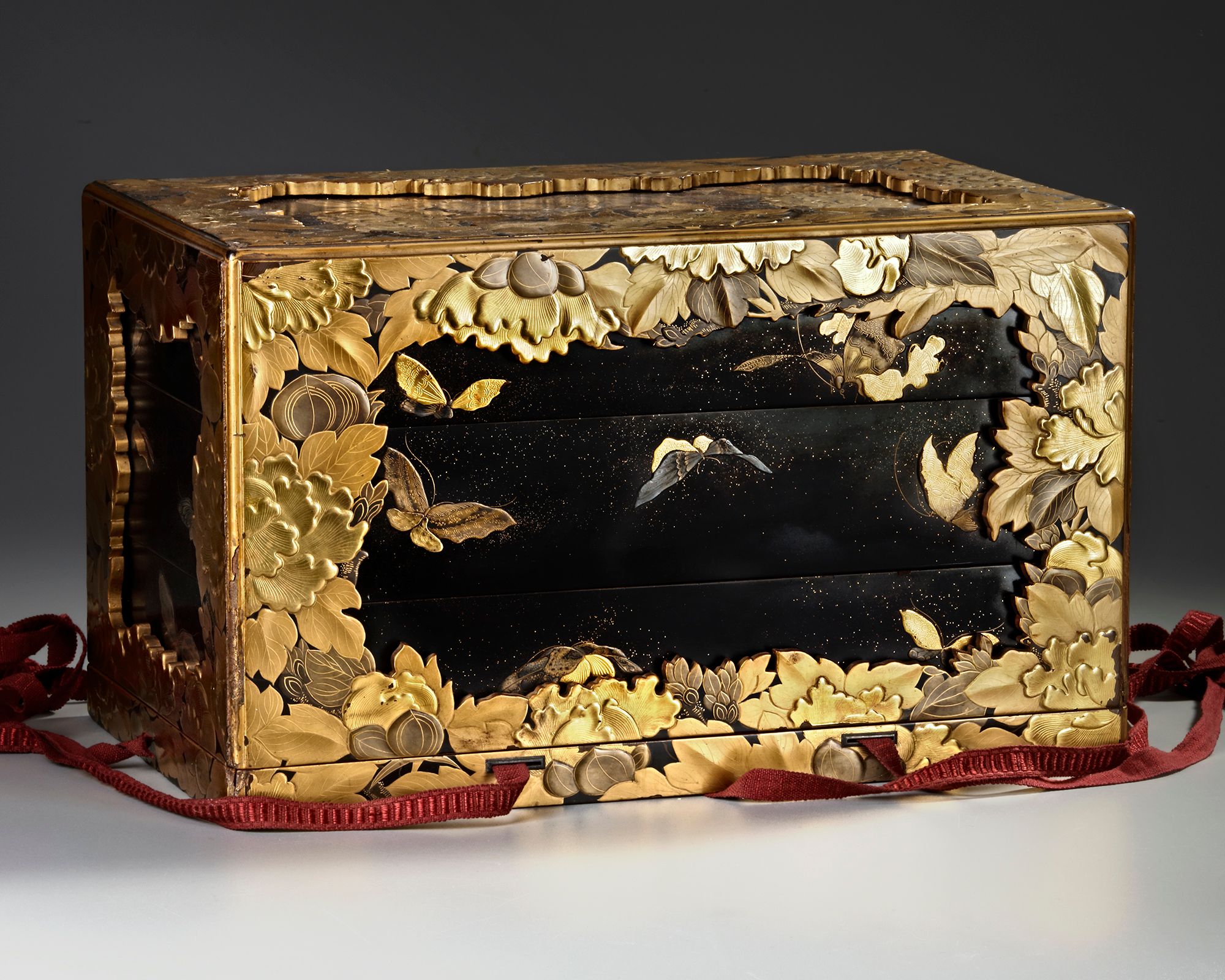 A japanese lacquer box (Edo period 1600 - 1868 )  - Detail