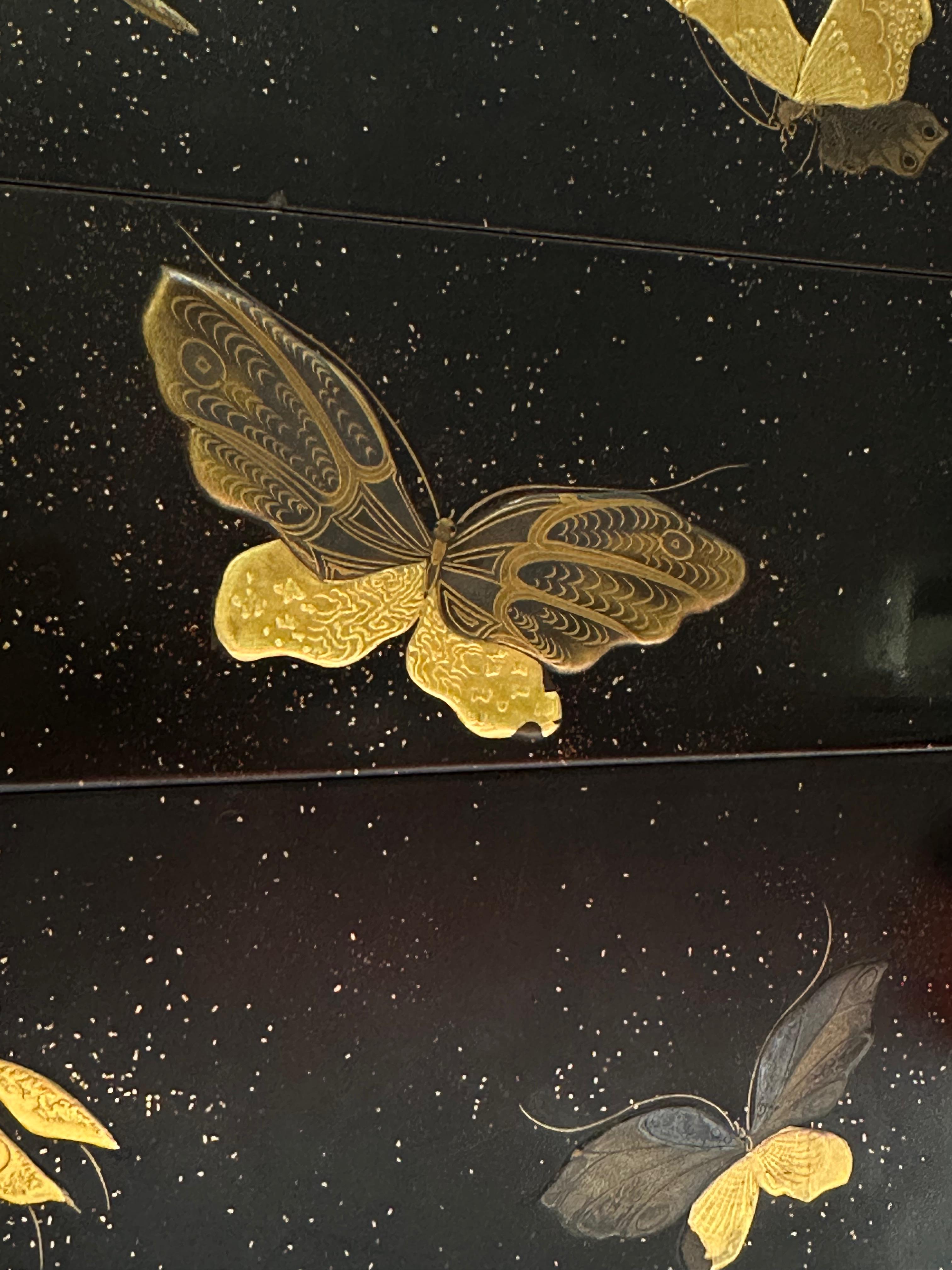 A japanese lacquer box (Edo period 1600 - 1868 )  - Detail