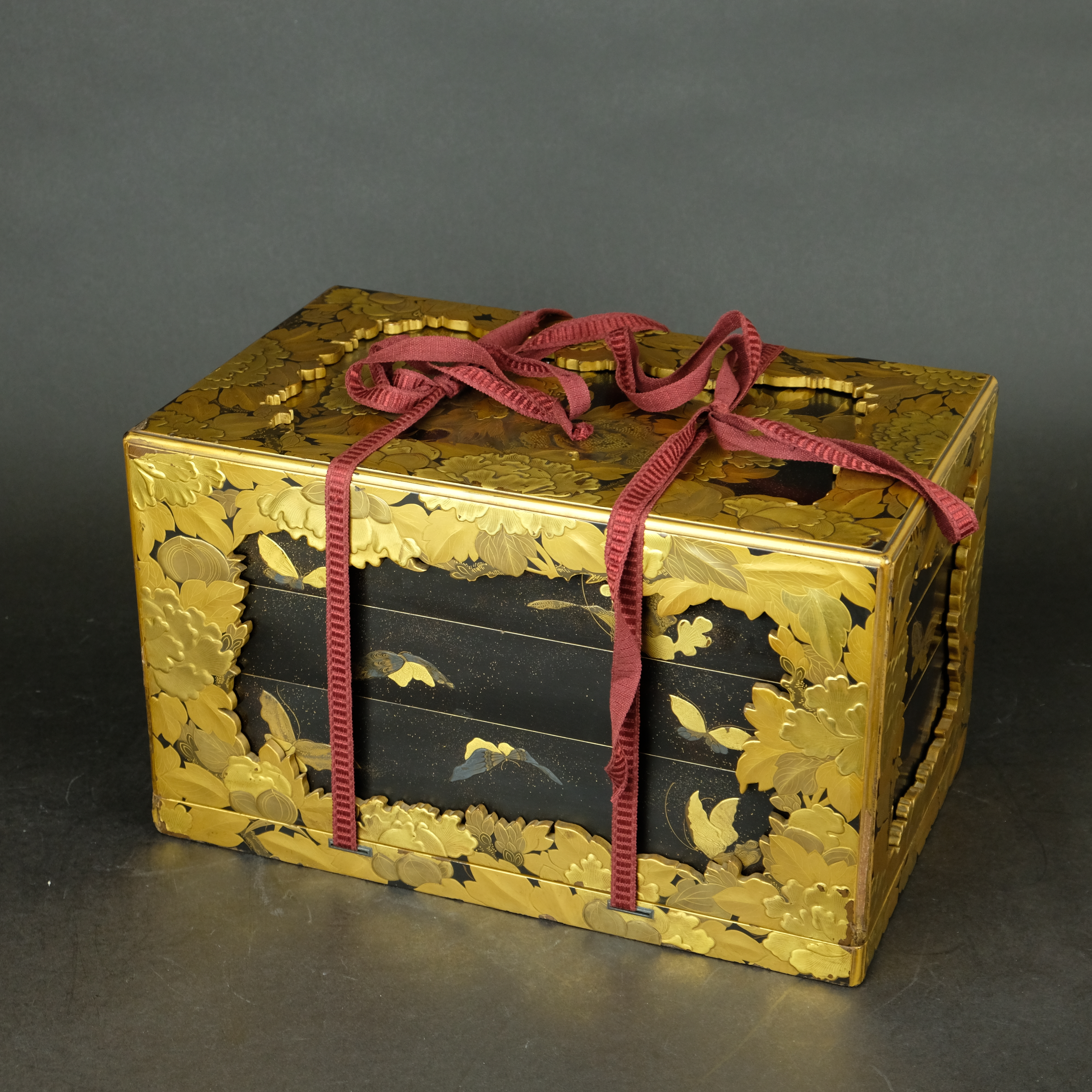 A japanese lacquer box (Edo period 1600 - 1868 )  - Detail