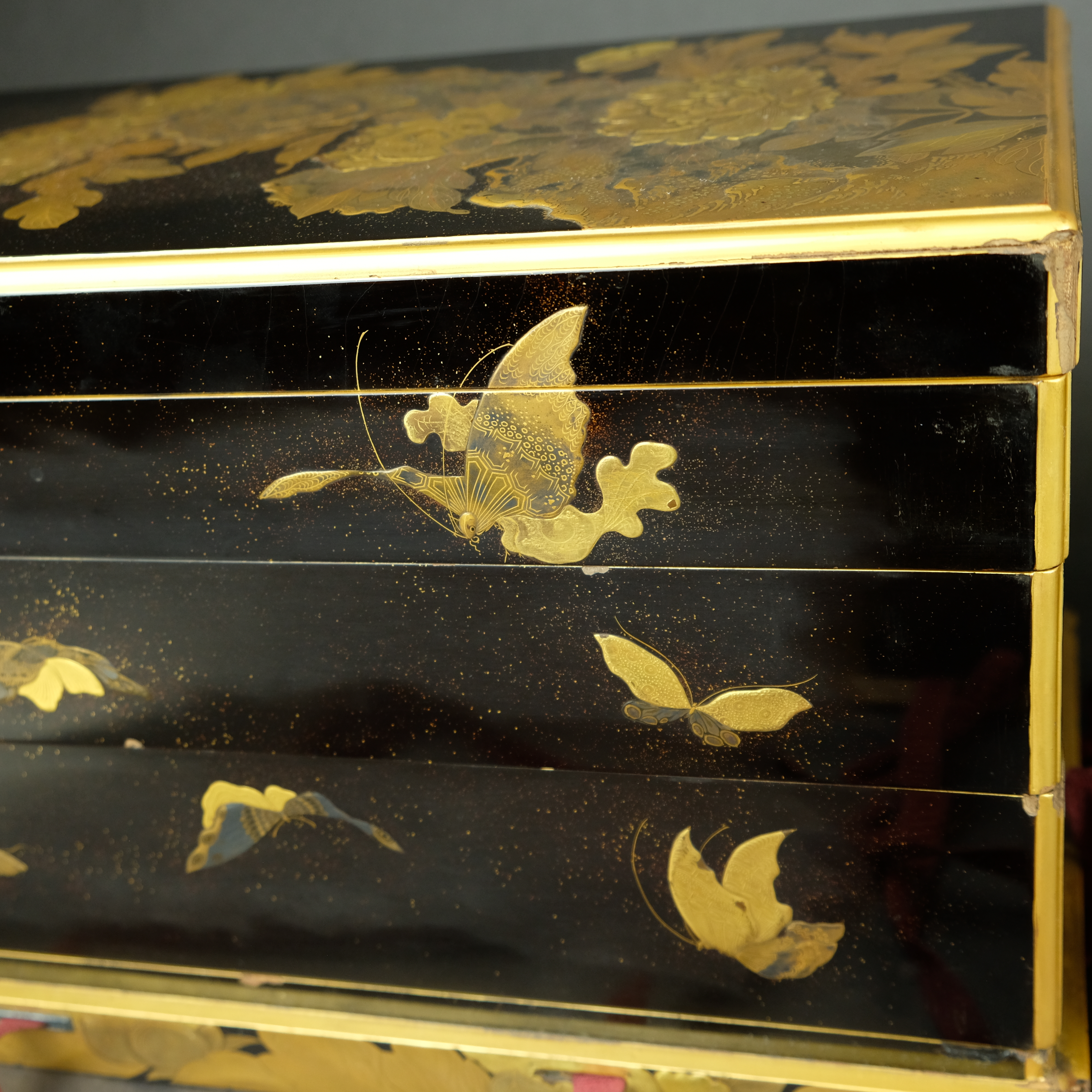 A japanese lacquer box (Edo period 1600 - 1868 )  - Detail
