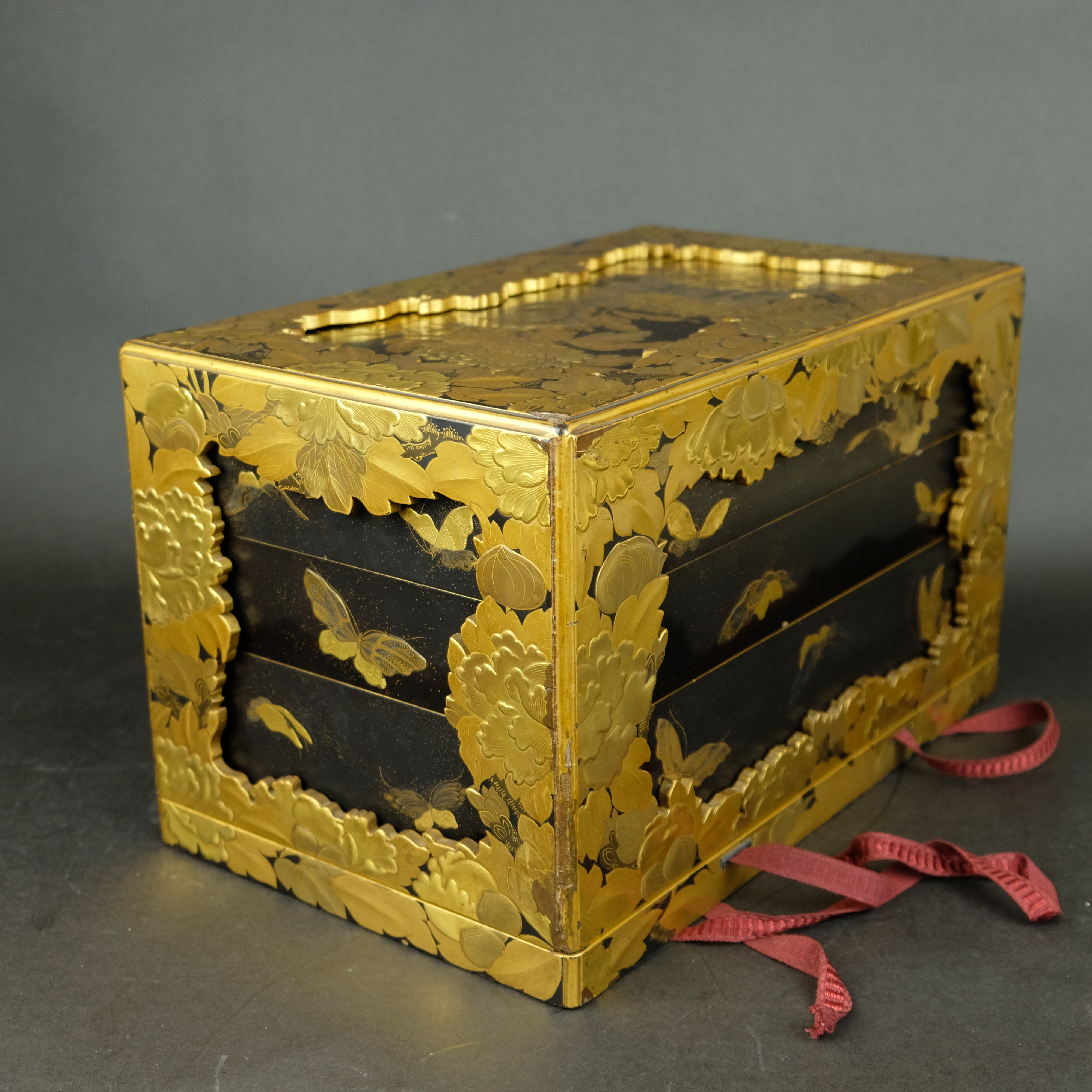 A japanese lacquer box (Edo period 1600 - 1868 )  - Detail