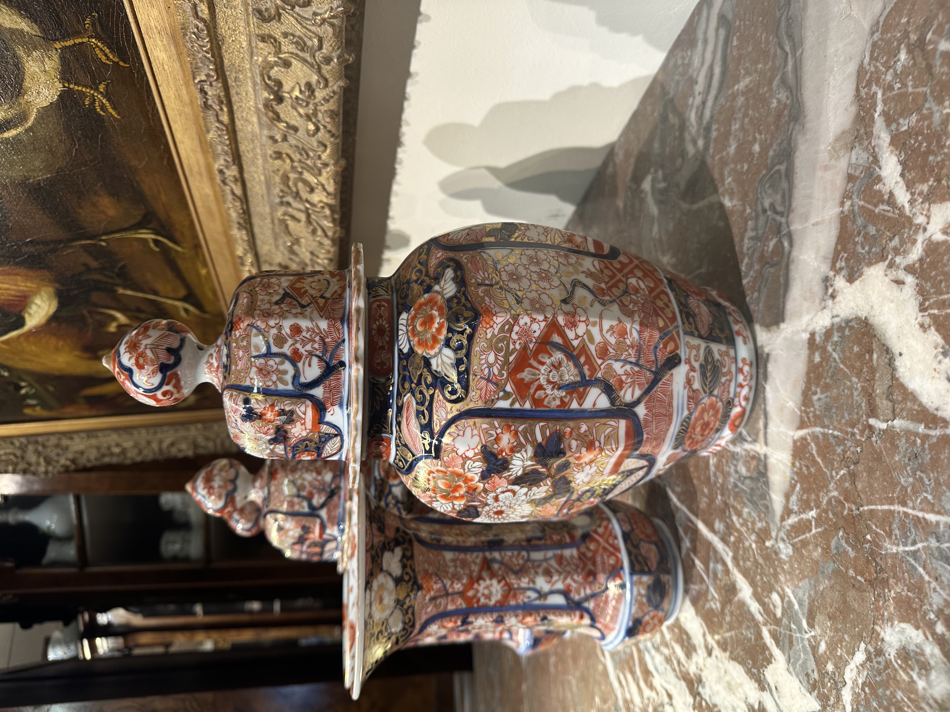Japanese Imari Garniture of 5 vases - Detail