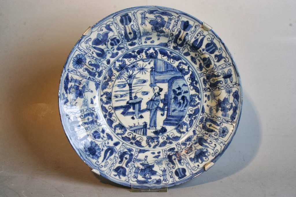 Wanli Charger 1573-1619 with figures